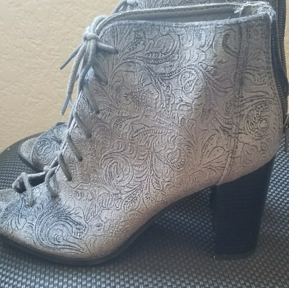 Shoes - Picture 2 of 2